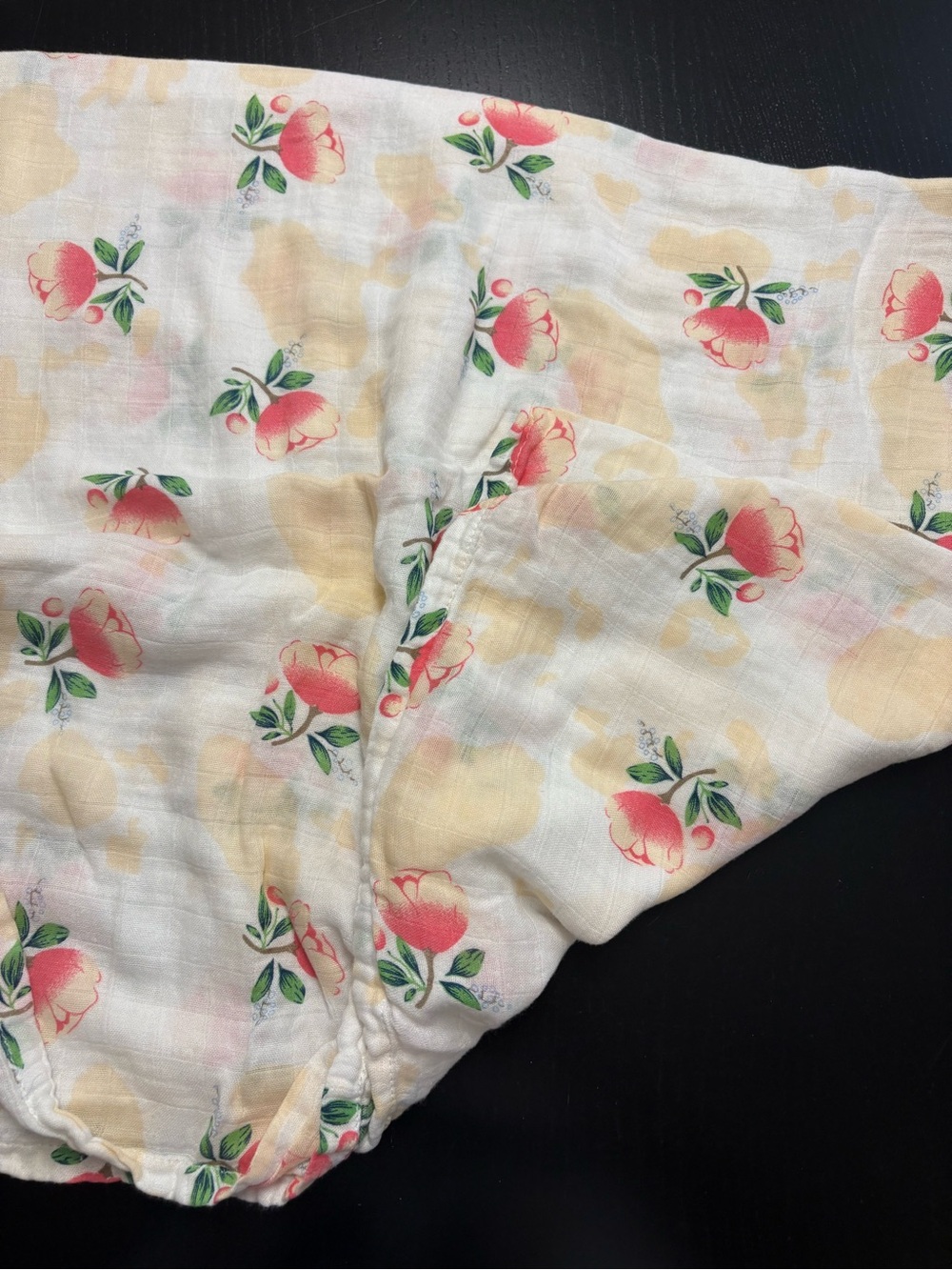 โญ๏ธ2/$13.00โญ๏ธ Large Floral Print Muslin Blanket - Picture 2 of 3